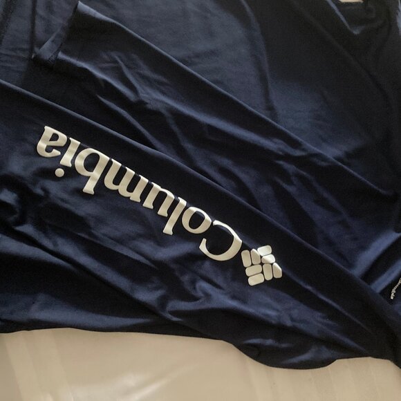 Columbia Womens Activewear Top with Hood. XL. - Picture 4 of 4